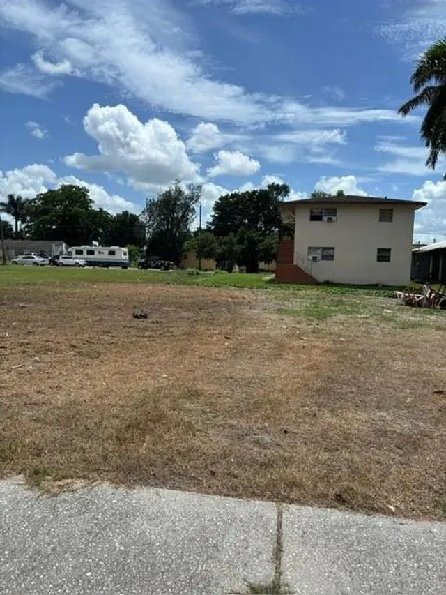 3 of 5 - 724 Sw Avenue B Avenue, Belle Glade, FL