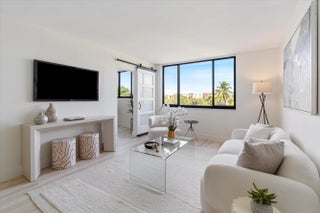 Photo of Listing #R11140694