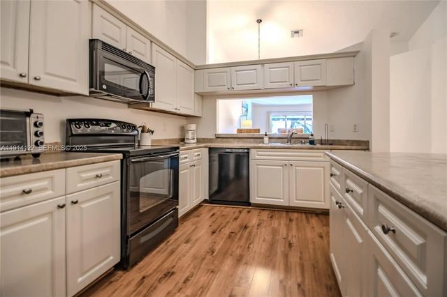 7652 S Pinewalk Drive S #139, Margate