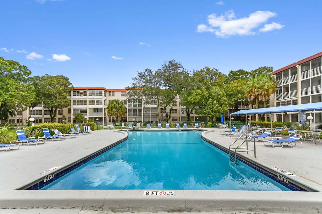 2650 Nw 49th Avenue #422, Lauderdale Lakes