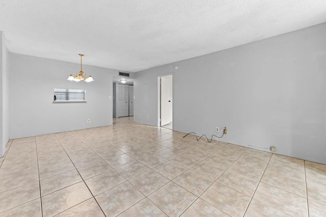 5 of 23 - 2650 Nw 49th Avenue #422, Lauderdale Lakes, FL