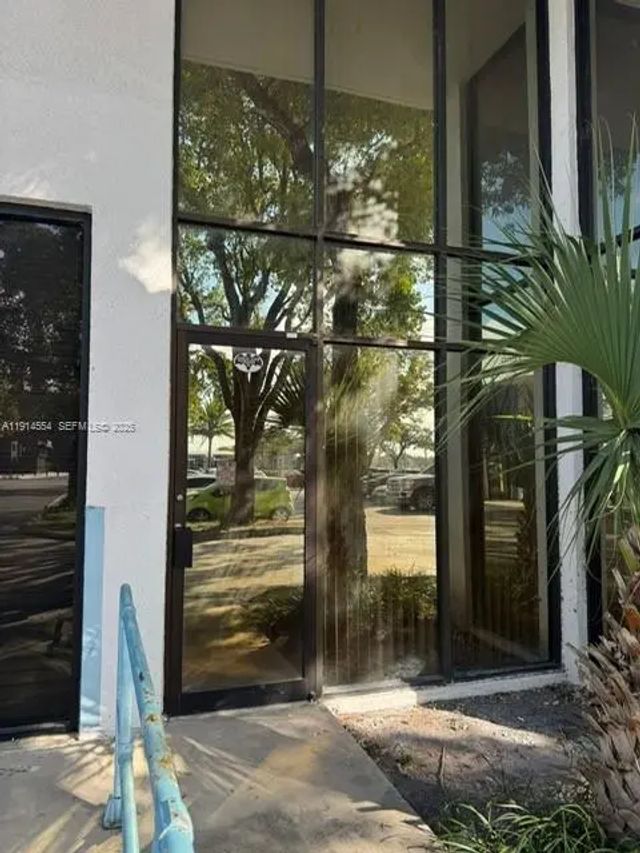 2 of 7 - 5300 Nw 12th Avenue #6, Fort Lauderdale, FL
