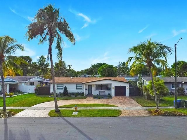 300 Sw 65th Way, Pembroke Pines