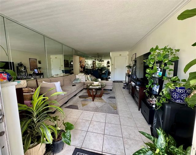 16518 Ne 26th Avenue #304, North Miami Beach