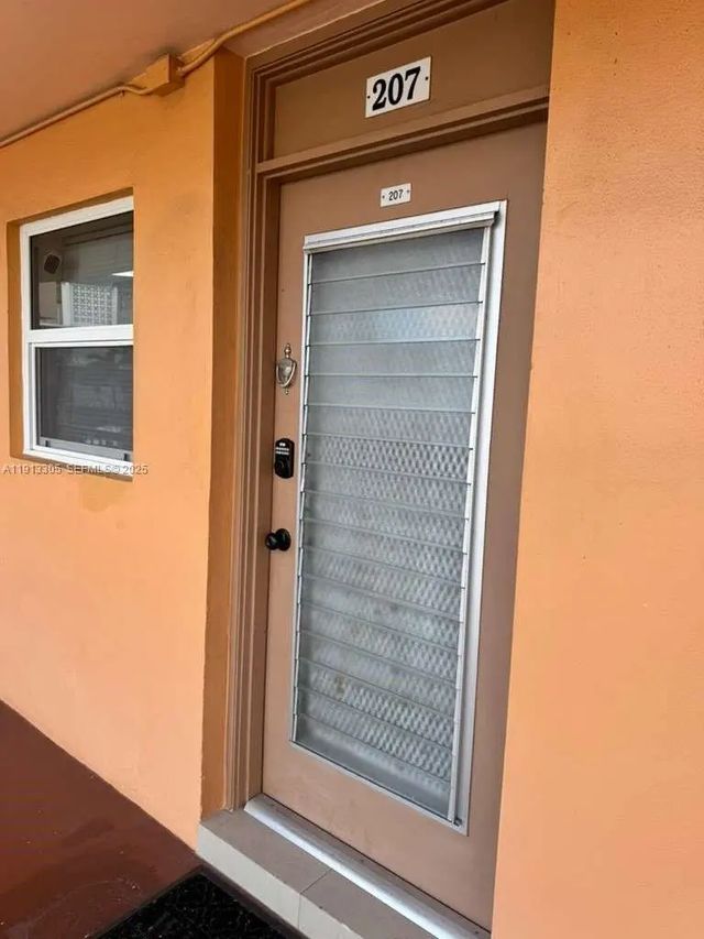 3001 Nw 46th Avenue #207, Lauderdale Lakes