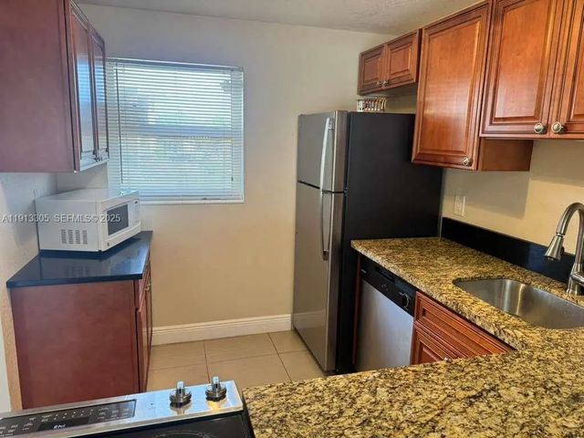 5 of 18 - 3001 Nw 46th Avenue #207, Lauderdale Lakes, FL