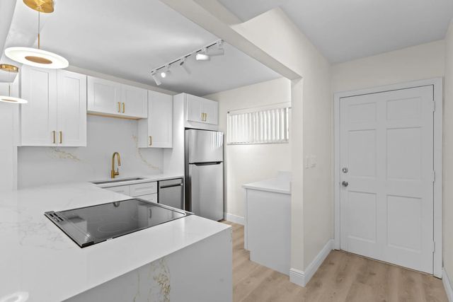 2 of 33 - 2647 Garden Drive #101, Lake Worth, FL
