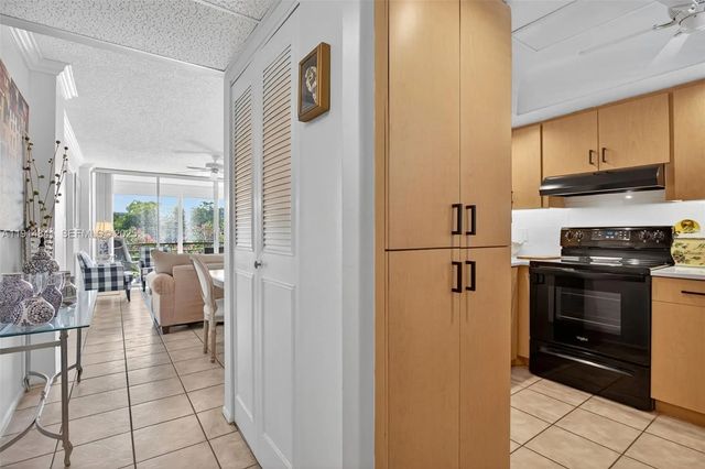 4 of 33 - 115 Royal Park Drive #2c, Oakland Park, FL