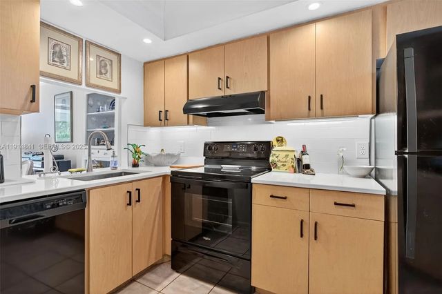 5 of 33 - 115 Royal Park Drive #2c, Oakland Park, FL