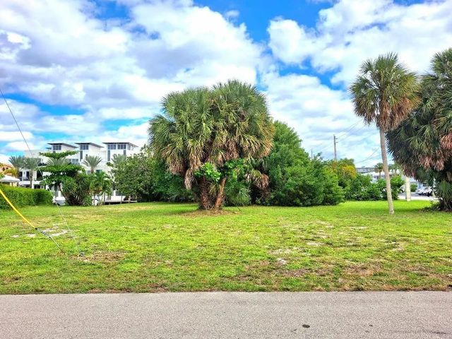3 of 12 - 239 Hibiscus Avenue, Lauderdale-By-The-Sea, FL