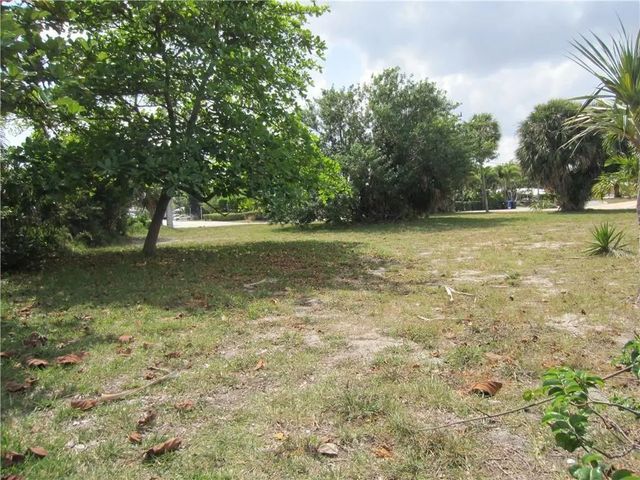 5 of 12 - 239 Hibiscus Avenue, Lauderdale-By-The-Sea, FL