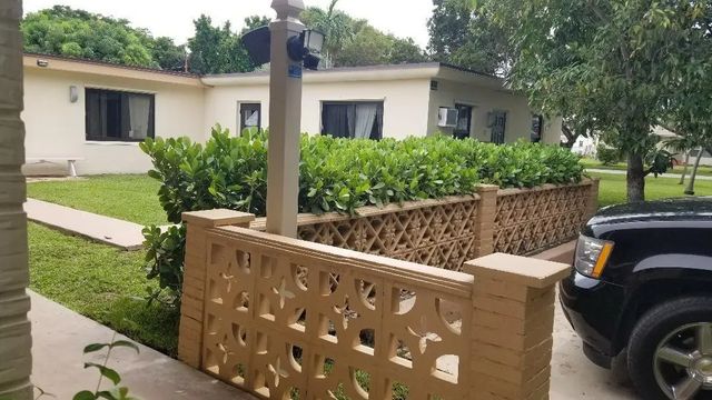 4 of 39 - 803 Ne 8th Street, Hallandale Beach, FL