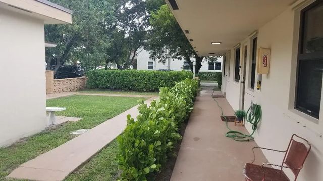 5 of 39 - 803 Ne 8th Street, Hallandale Beach, FL