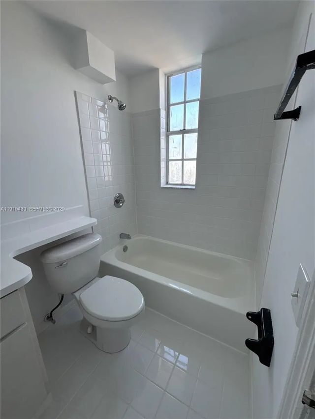 4 of 8 - 1051 Meridian Avenue #1m, Miami Beach, FL