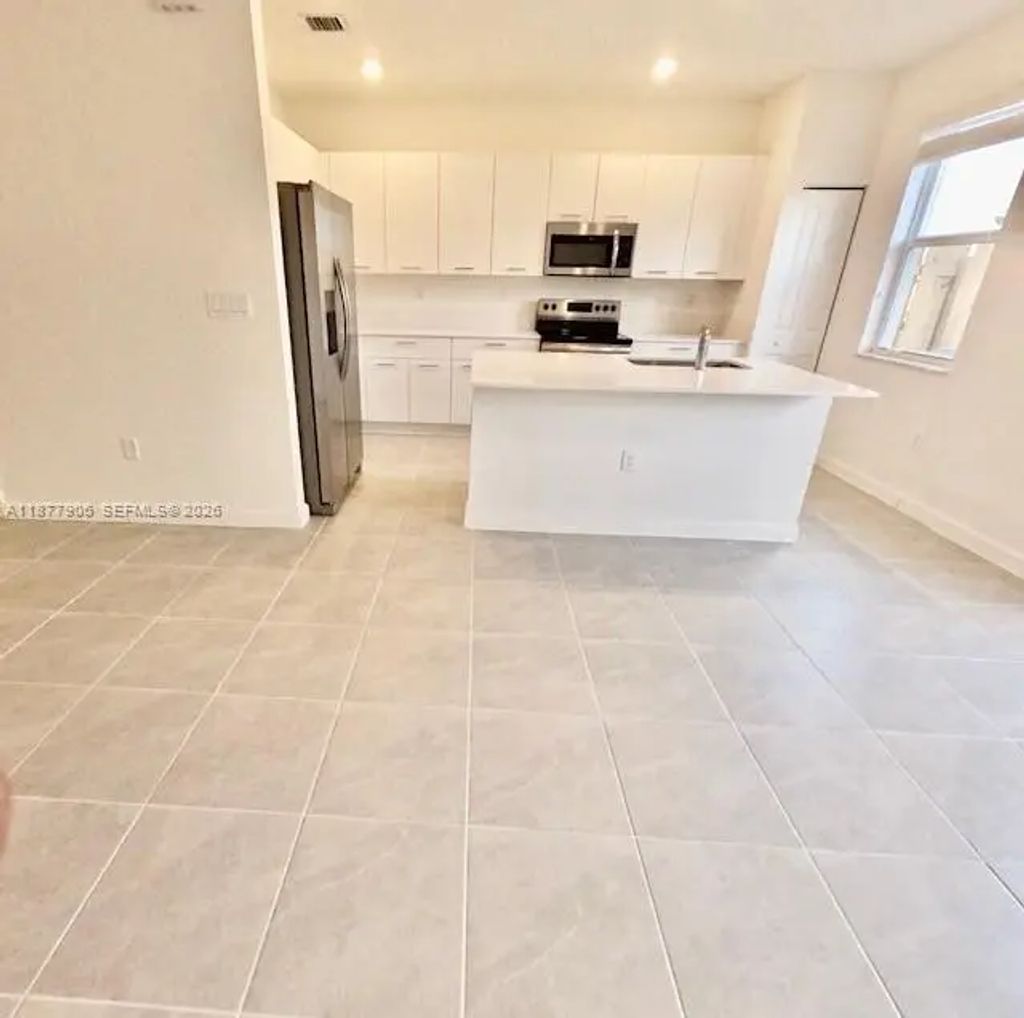 12517 Nw 23rd Place, Miami