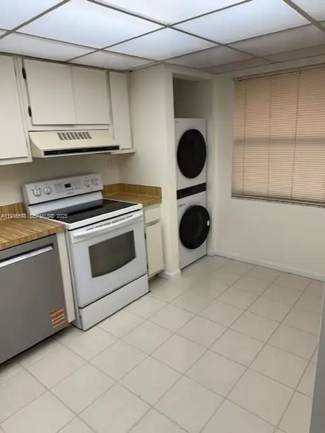 2 of 17 - 400 Commodore Drive #108, Plantation, FL