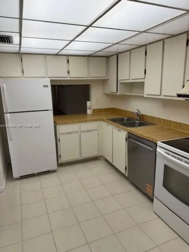 3 of 17 - 400 Commodore Drive #108, Plantation, FL