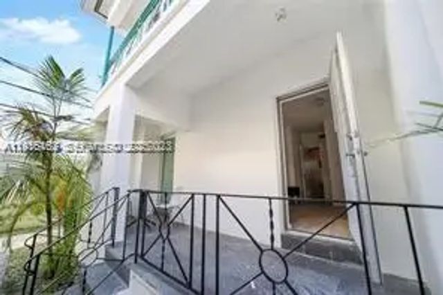 3 of 13 - 820 15th Street #104, Miami Beach, FL