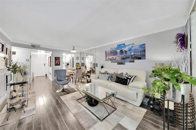 3 of 32 - 9281 Sunrise Lakes Boulevard #212, Sunrise, FL