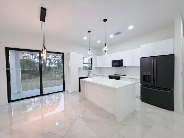2614 45 Street W, Lehigh Acres