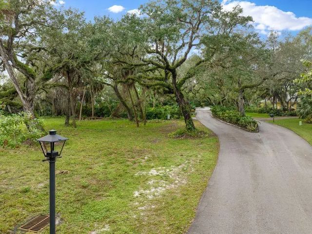 2 of 10 - 2545 Riverview Court, Vero Beach, FL