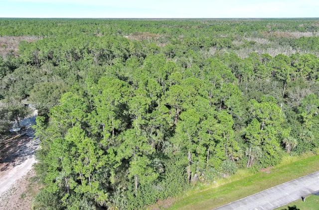 3 of 17 - 4669 32nd Avenue Se, Naples, FL