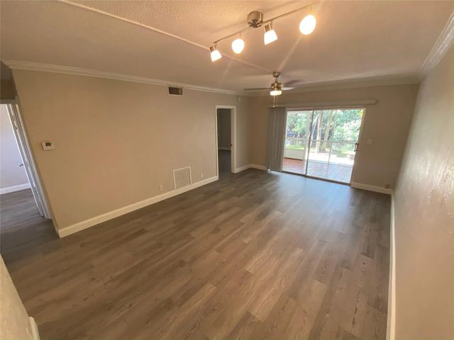 3 of 12 - 1400 Ne 57th Street #104, Fort Lauderdale, FL