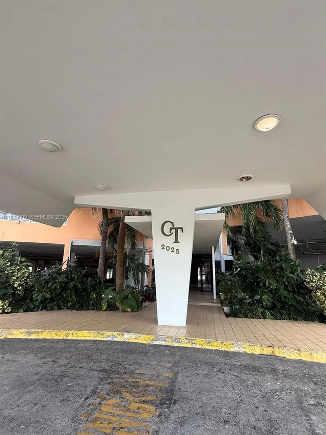 5 of 7 - 2025 Ne 164th Street #605, North Miami Beach, FL