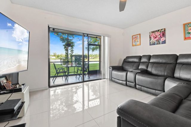 3 of 32 - 140 Lake Nancy Lane #112, West Palm Beach, FL