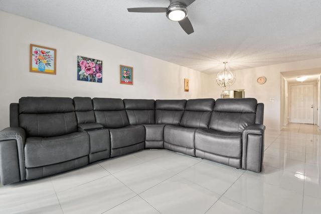 4 of 32 - 140 Lake Nancy Lane #112, West Palm Beach, FL