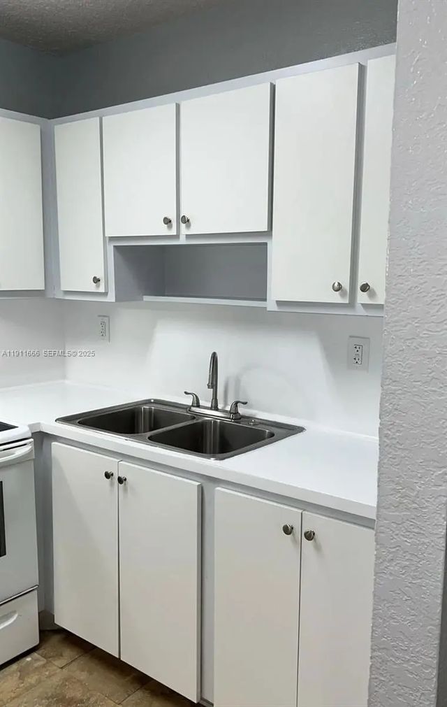 2 of 10 - 575 W 69th Street #208, Hialeah, FL