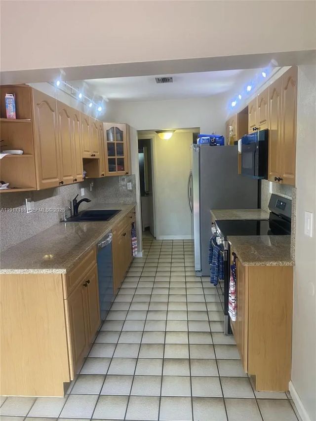 2 of 24 - 4802 Bayberry Lane, Tamarac, FL