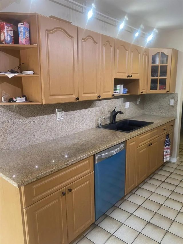 4 of 24 - 4802 Bayberry Lane, Tamarac, FL