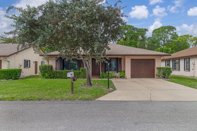 6335 Tall Cypress Circle, Greenacres