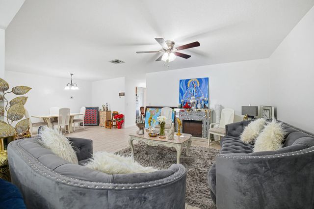 4 of 31 - 6335 Tall Cypress Circle, Greenacres, FL