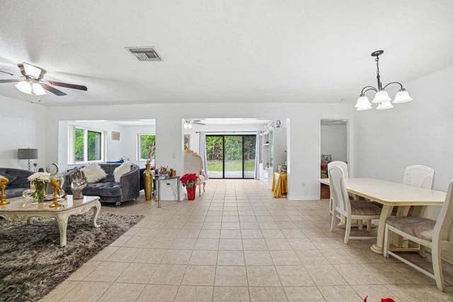 5 of 31 - 6335 Tall Cypress Circle, Greenacres, FL