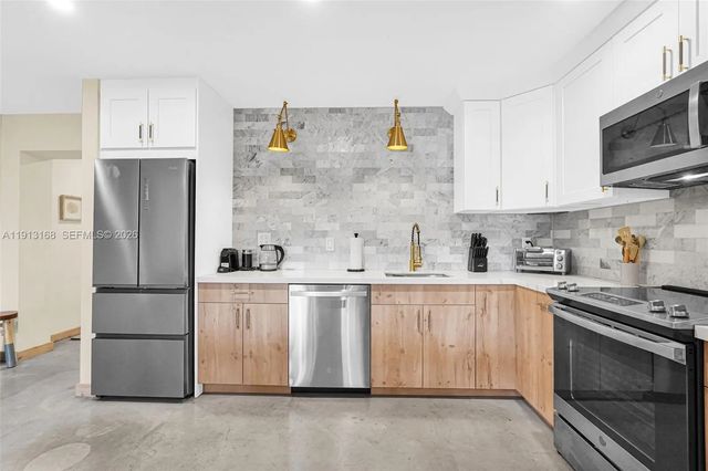 1012 Ne 2nd Street, Hallandale Beach