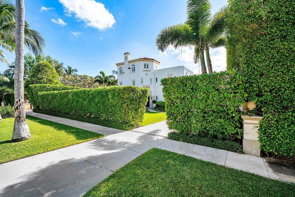 130 Brazilian Avenue, Palm Beach