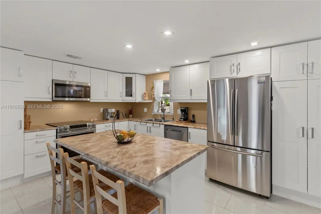 5239 Nw 3rd Avenue, Deerfield Beach