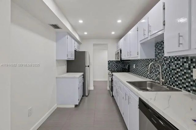 4174 Inverrary Drive #902, Lauderhill