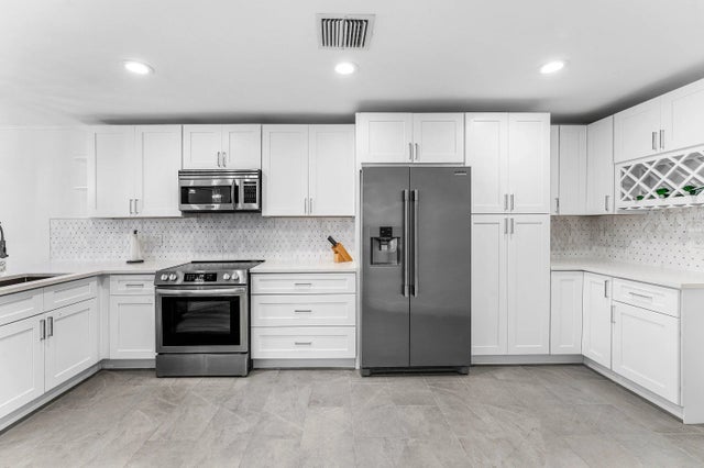 Photo of Listing #R11142315