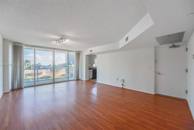 2 of 35 - 5900 Collins Avenue #506, Miami Beach, FL