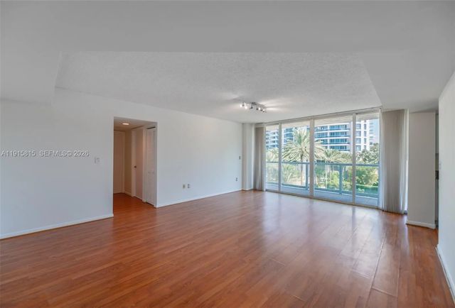 3 of 35 - 5900 Collins Avenue #506, Miami Beach, FL