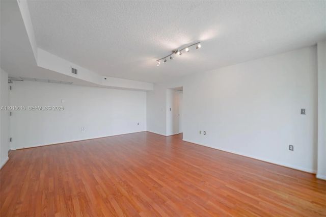 4 of 35 - 5900 Collins Avenue #506, Miami Beach, FL