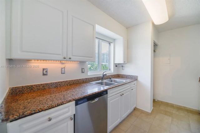 5 of 35 - 5900 Collins Avenue #506, Miami Beach, FL