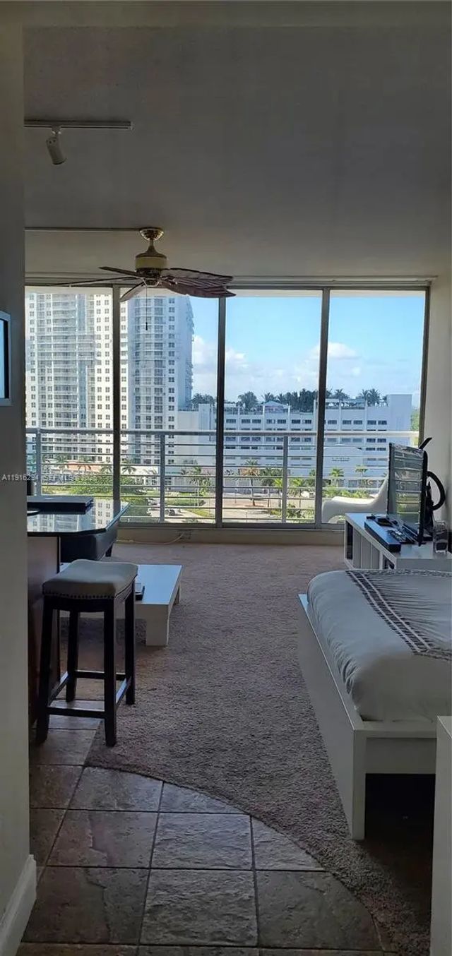 4 of 20 - 1720 Harrison Street #10g, Hollywood, FL