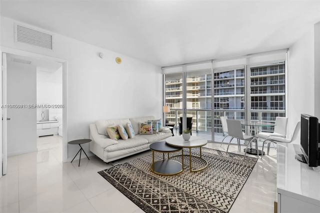 4 of 52 - 495 Brickell Avenue #2206, Miami, FL