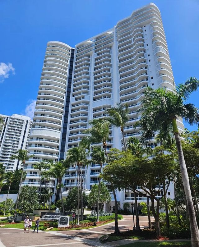 21050 Point Place #501, Aventura