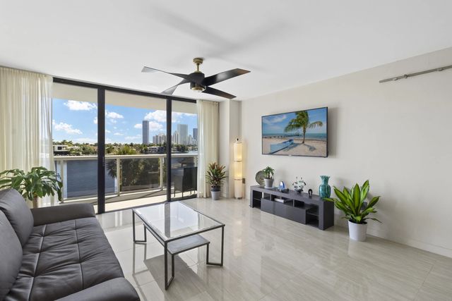 5 of 39 - 20515 E Country Club Drive #345, Aventura, FL