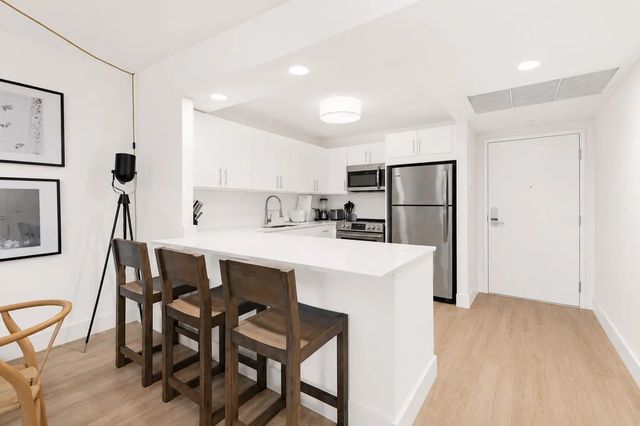 4 of 32 - 2301 Collins Avenue #323, Miami Beach, FL